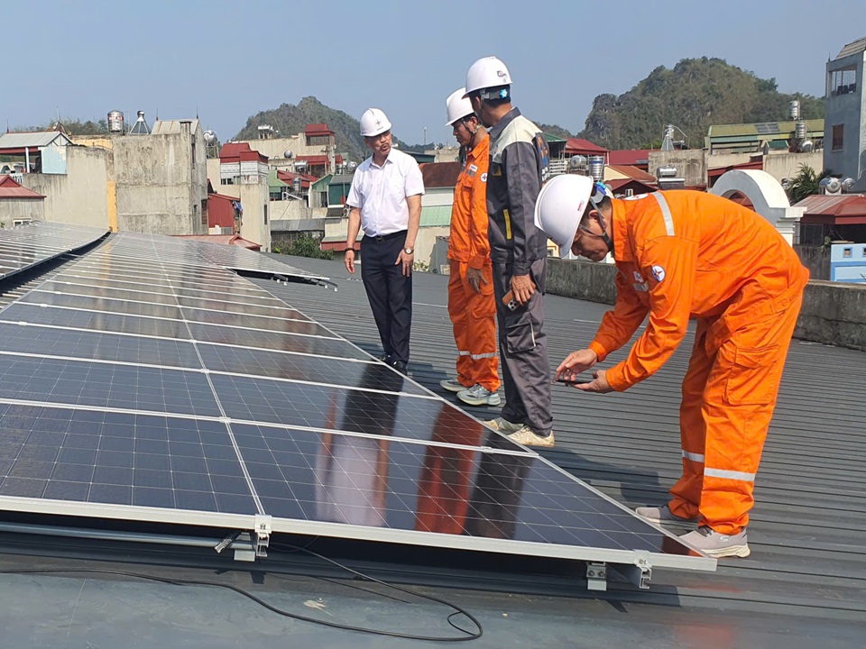 Công ty Điện lực Sơn La tăng cường truyền thông vận động khách hàng phát triển điện mặt trời mái nhà tự sản, tự tiêu
